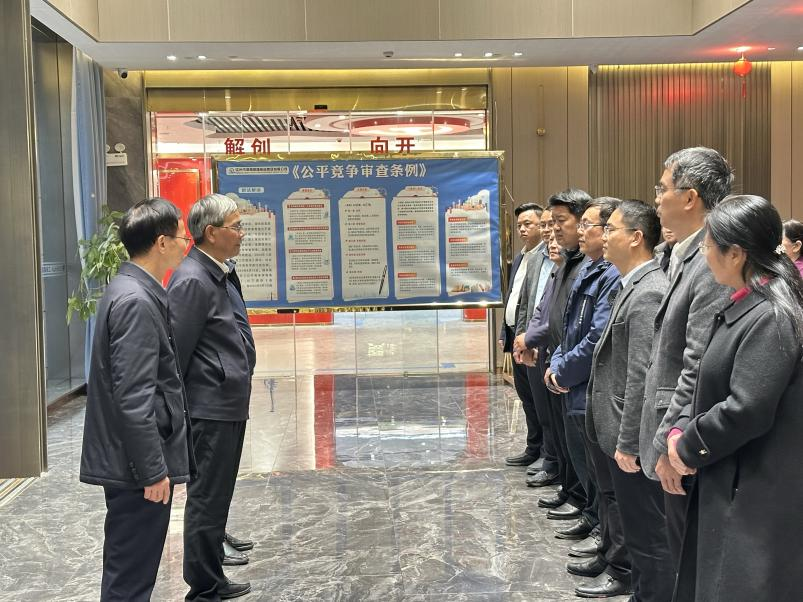 副市长谢立品到我集团公司走访看望干部职工